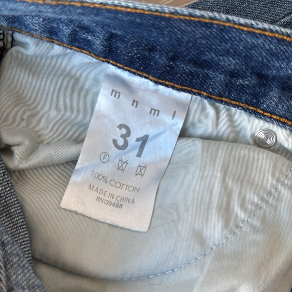 MNML denim relaxed jeans. Size 31. Good condition. Gently used. - Picture 4 of 5